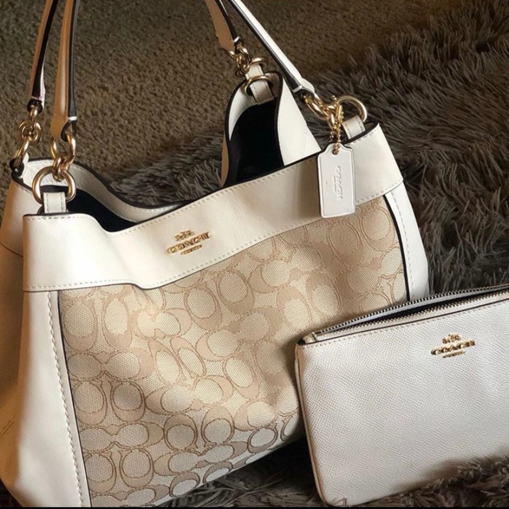 Authentic coach set